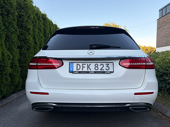 Mercedes-Benz E220 d 2 of 26