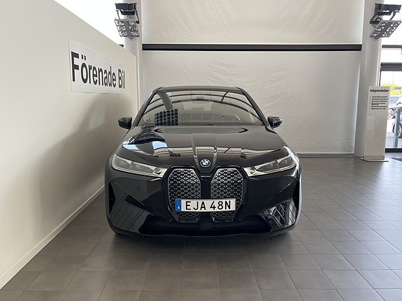 BMW iX 2 of 16