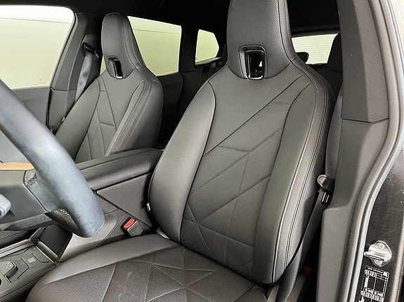 BMW iX 7 of 16