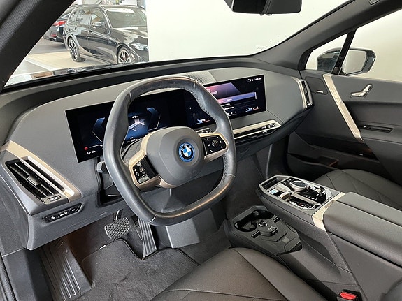 BMW iX 6 of 16