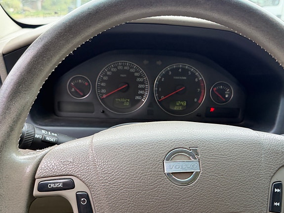 Volvo V70 6 of 7