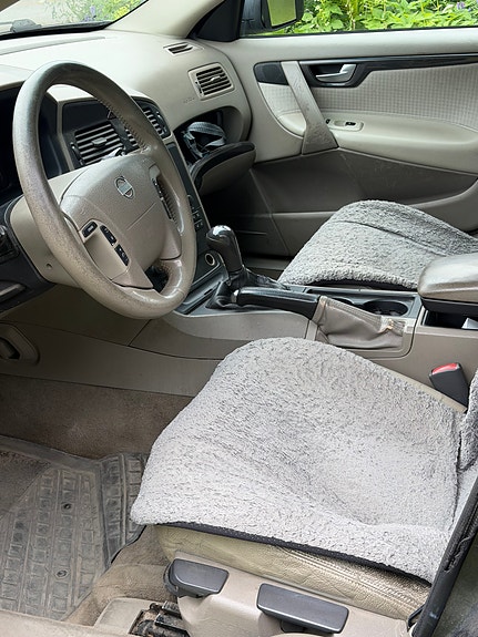 Volvo V70 3 of 7