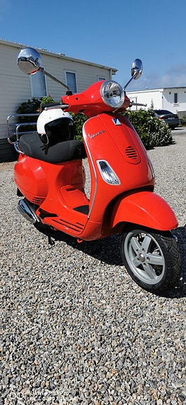 Vespa LX 125 2 of 4