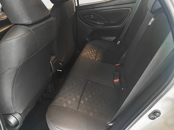Toyota Yaris 7 of 11