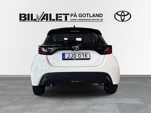 Toyota Yaris 4 of 11