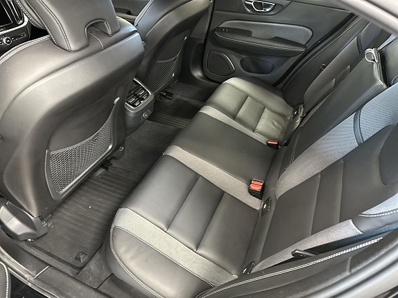 Volvo S60 7 of 12