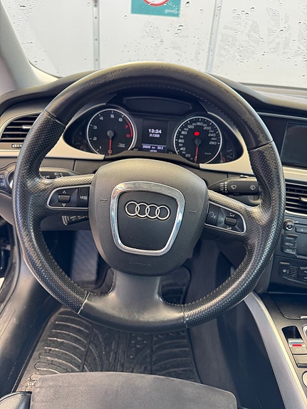 Audi A4 4 of 28