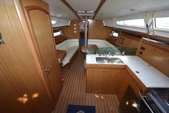 Jeanneau Sun Odyssey 36i 13 of 22