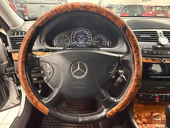 Mercedes-Benz E240 9 of 15