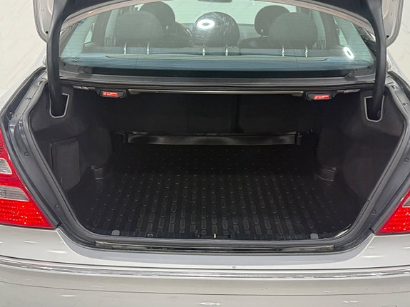 Mercedes-Benz E240 15 of 15