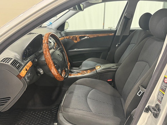Mercedes-Benz E240 7 of 15