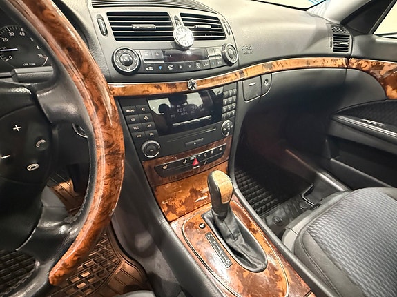 Mercedes-Benz E240 10 of 15