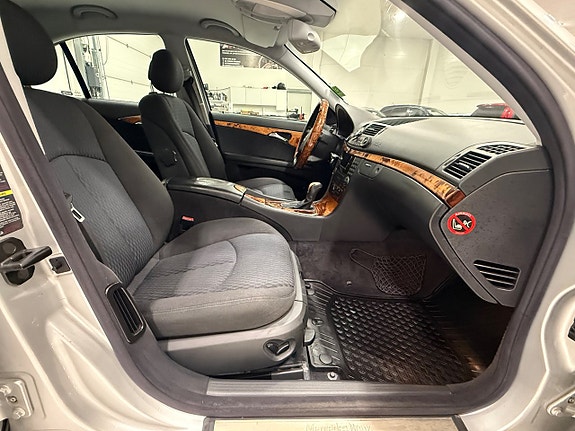 Mercedes-Benz E240 11 of 15
