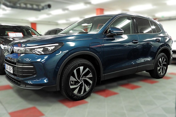 Volkswagen Tiguan 3 of 30