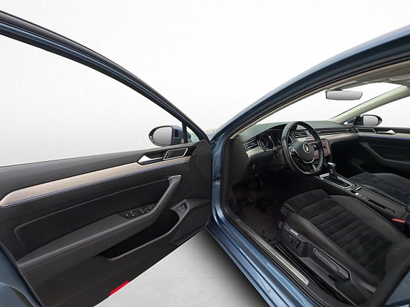 Volkswagen Passat 10 of 30