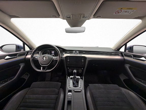 Volkswagen Passat 12 of 30