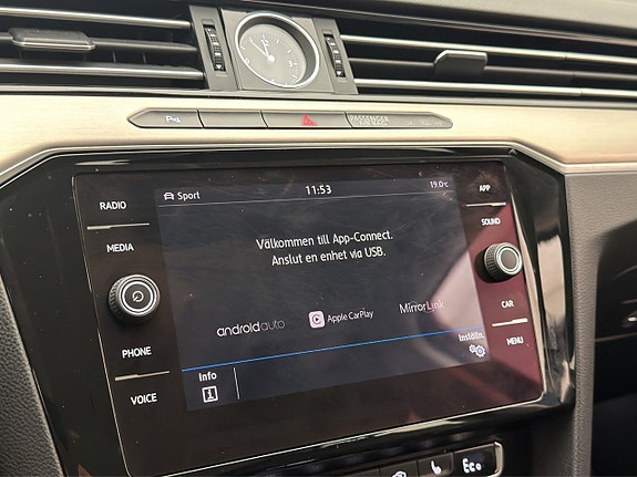 Volkswagen Passat 20 of 30