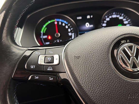 Volkswagen Passat 18 of 30