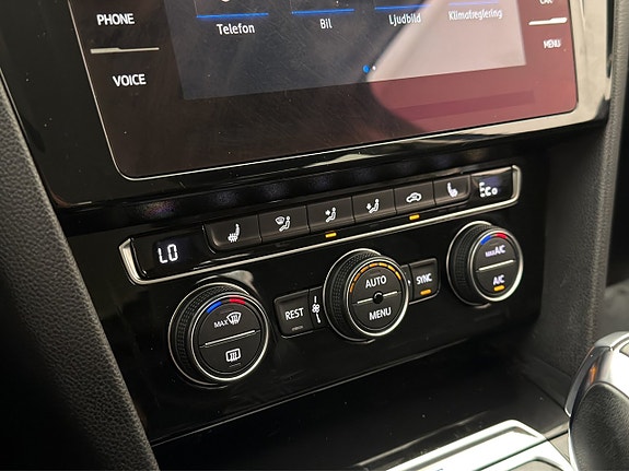 Volkswagen Passat 22 of 30
