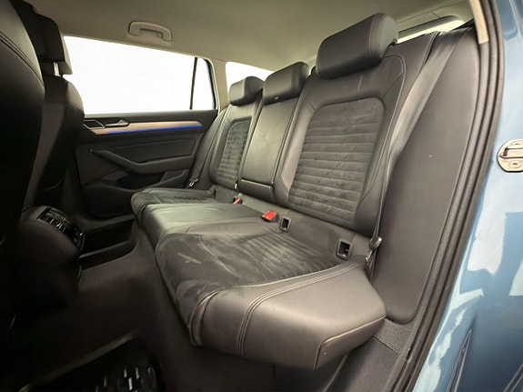 Volkswagen Passat 16 of 30