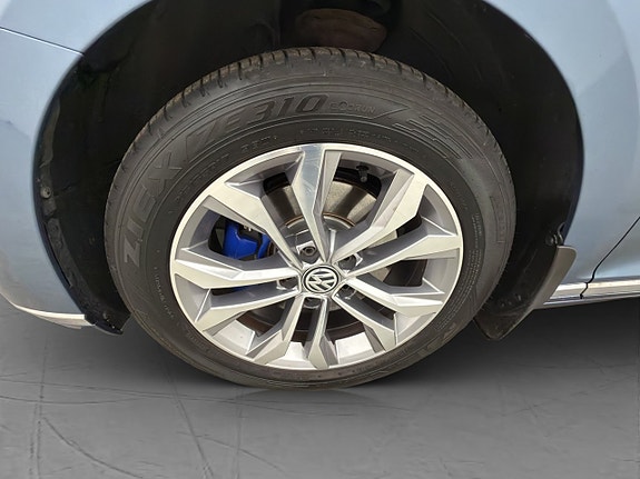 Volkswagen Passat 29 of 30