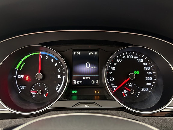 Volkswagen Passat 17 of 30