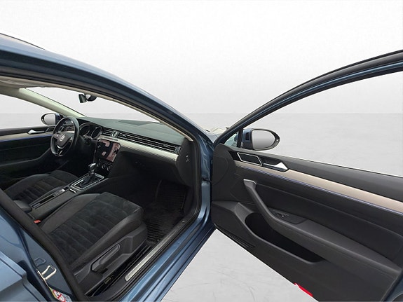 Volkswagen Passat 15 of 30