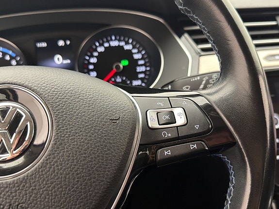Volkswagen Passat 19 of 30