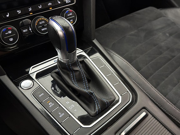 Volkswagen Passat 23 of 30