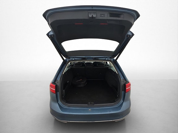 Volkswagen Passat 27 of 30