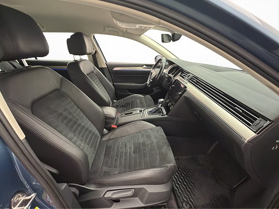 Volkswagen Passat 14 of 30