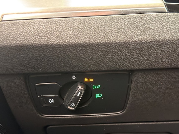 Volkswagen Passat 24 of 30