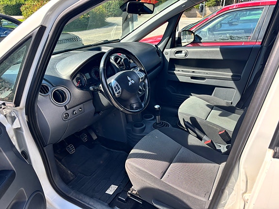 Mitsubishi Colt 2 of 7