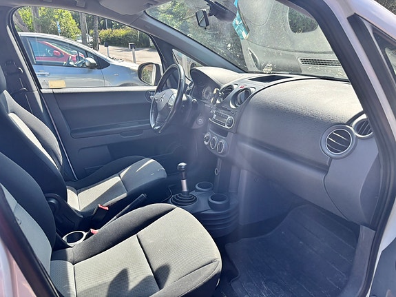 Mitsubishi Colt 7 of 7