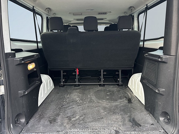 Renault Trafic 12 of 18