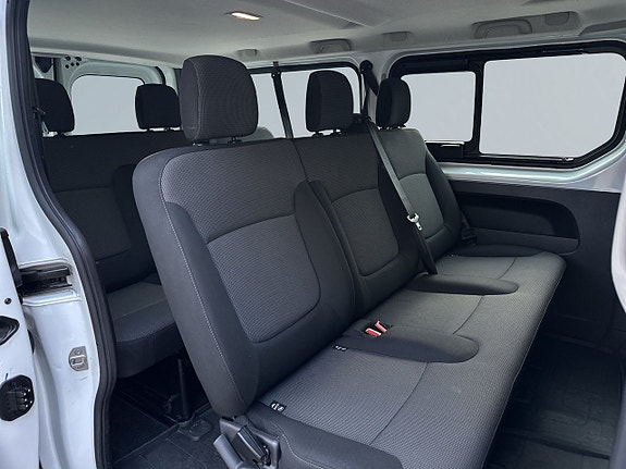 Renault Trafic 13 of 18