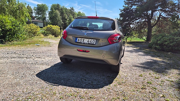 Peugeot 208 3 of 4