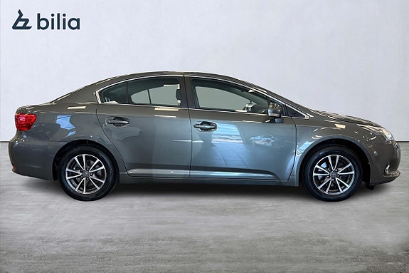 Toyota Avensis 18 of 22
