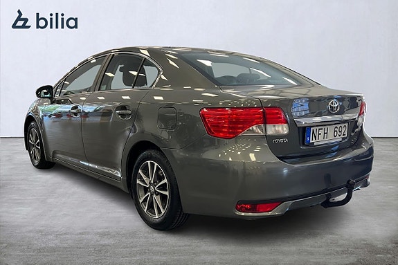 Toyota Avensis 2 of 22