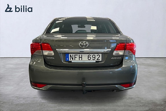 Toyota Avensis 5 of 22