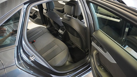 Audi A4 10 of 24