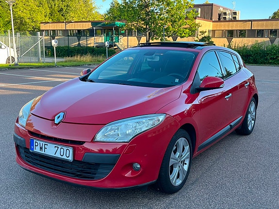 Renault Megane III 2 of 8
