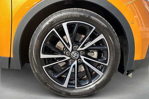 Toyota C-HR 16 of 21