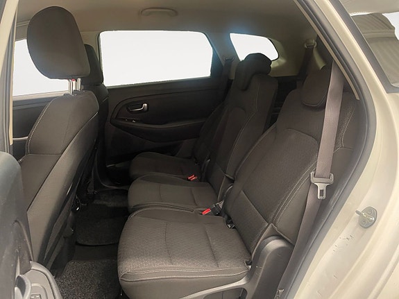 Kia Carens 14 of 20