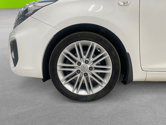 Kia Carens 8 of 20