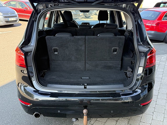 BMW 218i 6 of 17