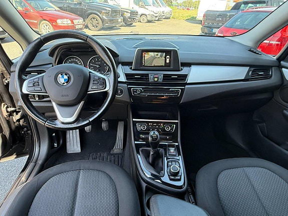 BMW 218i 12 of 17