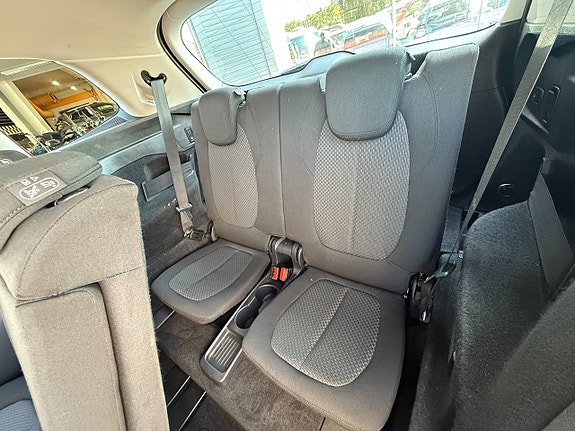 BMW 218i 11 of 17