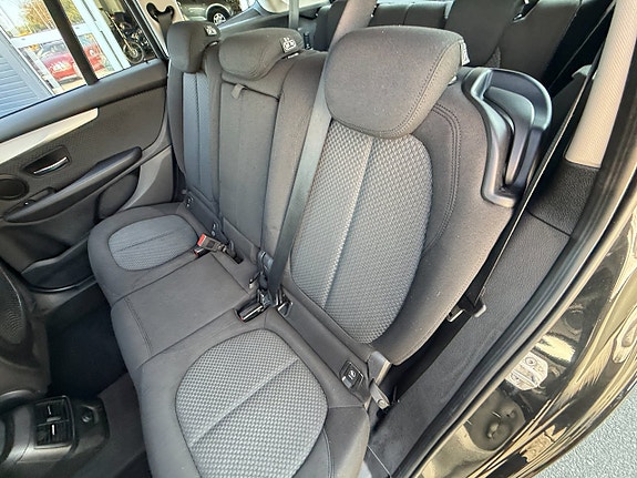 BMW 218i 10 of 17