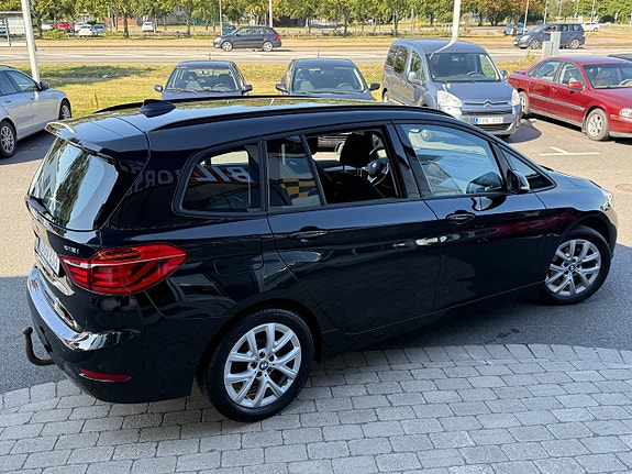 BMW 218i 4 of 17
